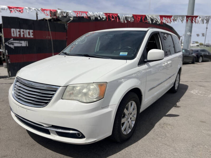2013 Chrysler Town and Country Touring - Image 2