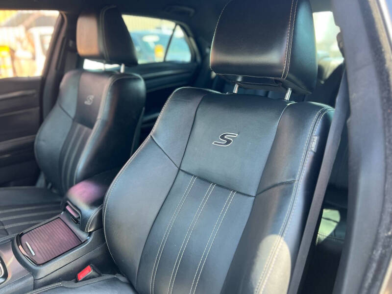 2015 Chrysler 300 S – 3.6L V6, 8-Speed Auto, RWD - Image 4
