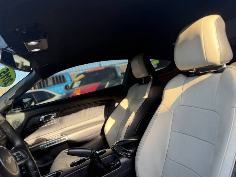 2015 Ford Mustang EcoBoost Premium - Image 4