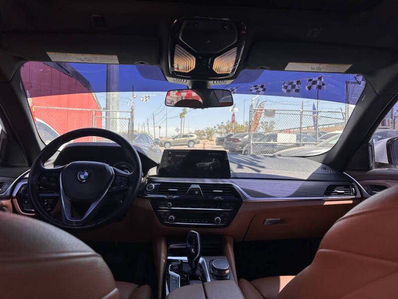 2017 BMW 5 Series 530i - Image 5