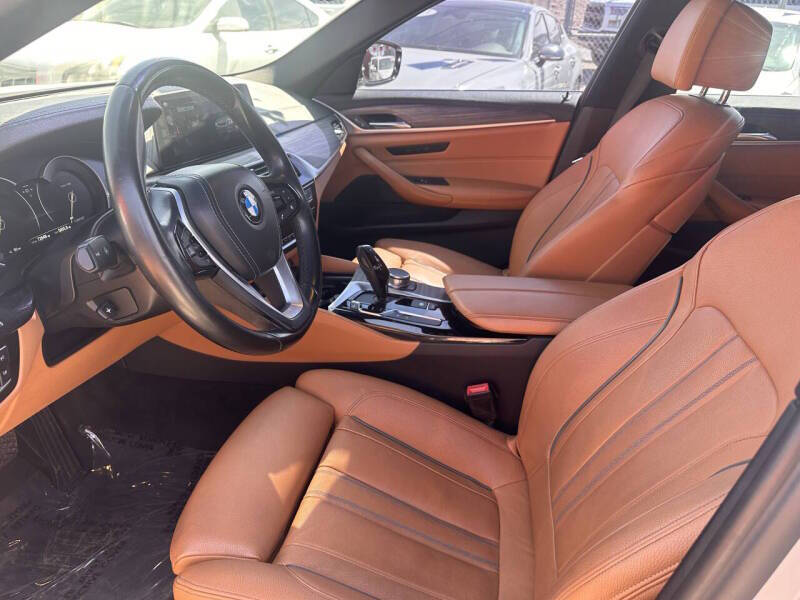 2017 BMW 5 Series 530i - Image 4