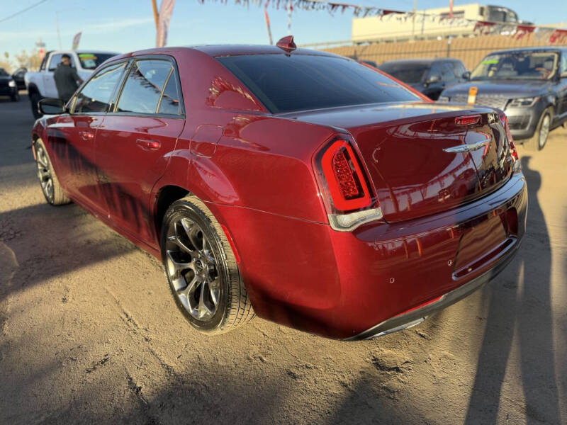 2018 Chrysler 300 S - Image 9
