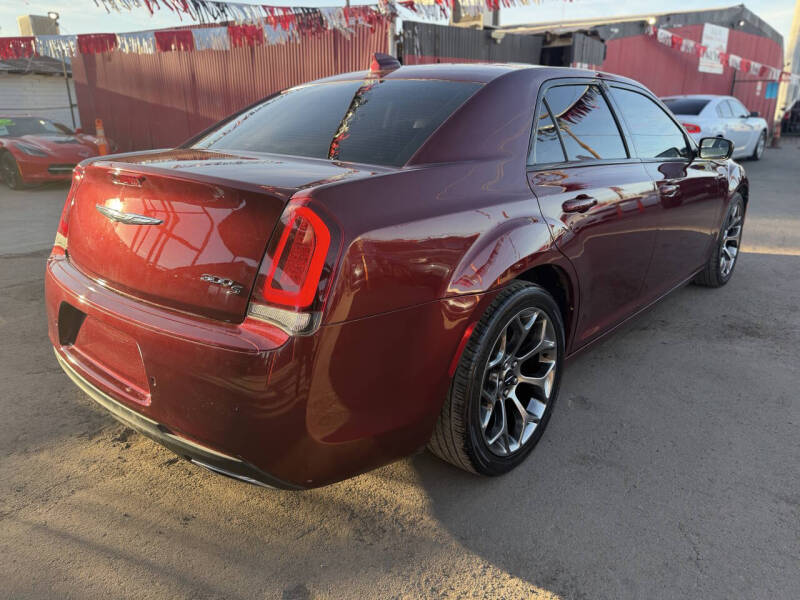 2018 Chrysler 300 S - Image 8