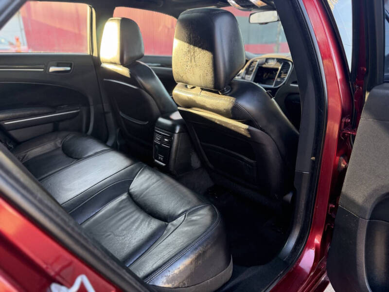 2018 Chrysler 300 S - Image 6