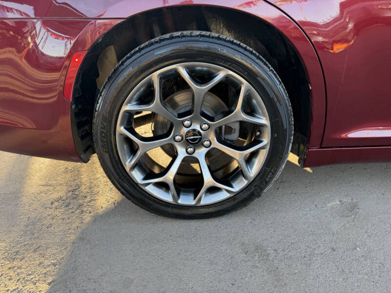 2018 Chrysler 300 S - Image 2