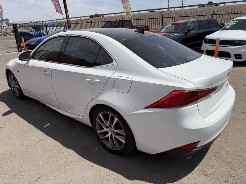 2018 Lexus IS 300 - Image 8