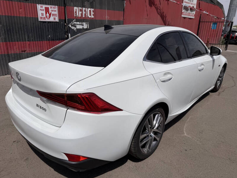2018 Lexus IS 300 - Image 7