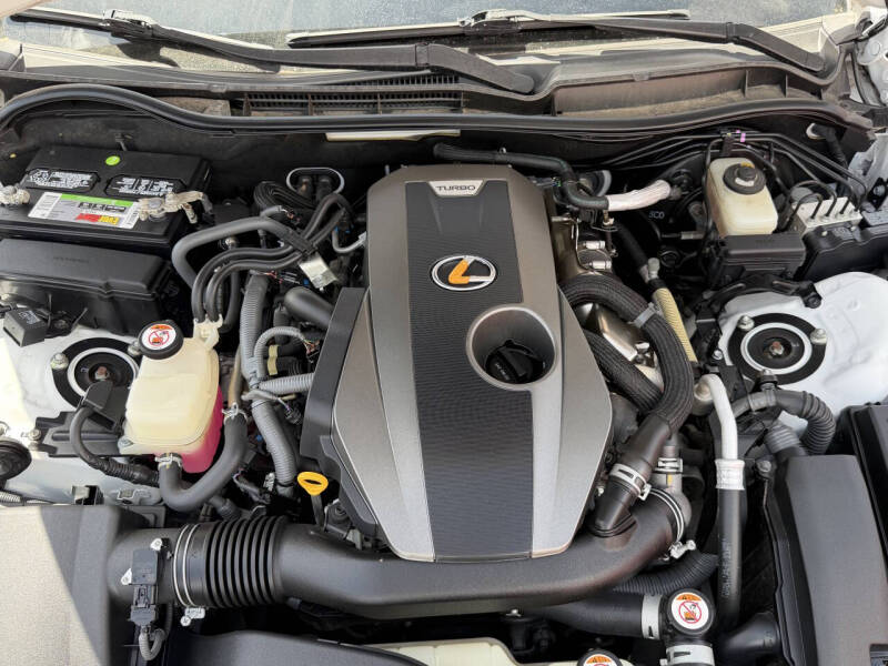 2018 Lexus IS 300 - Image 3