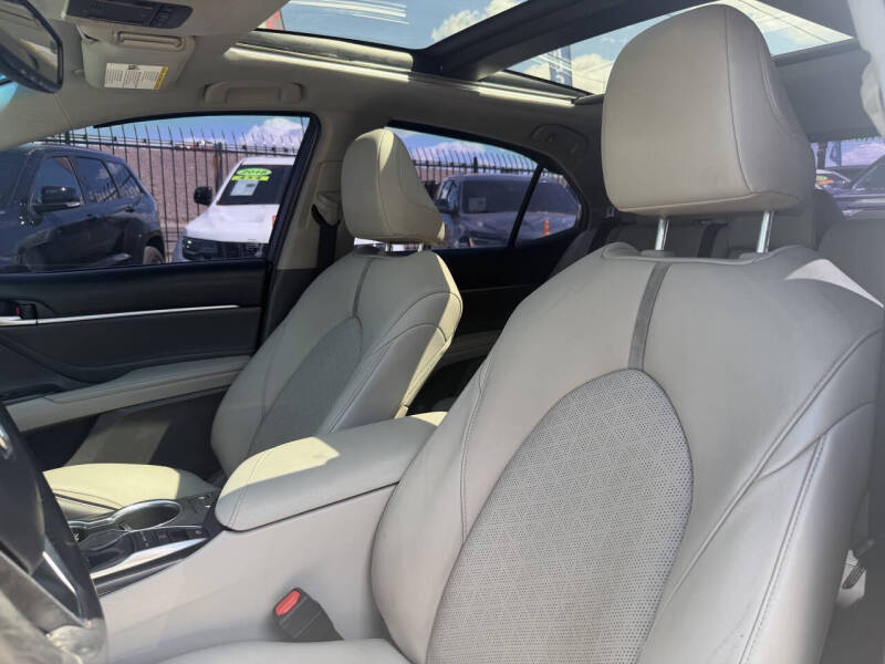 2018 Toyota Camry XSE - Image 4