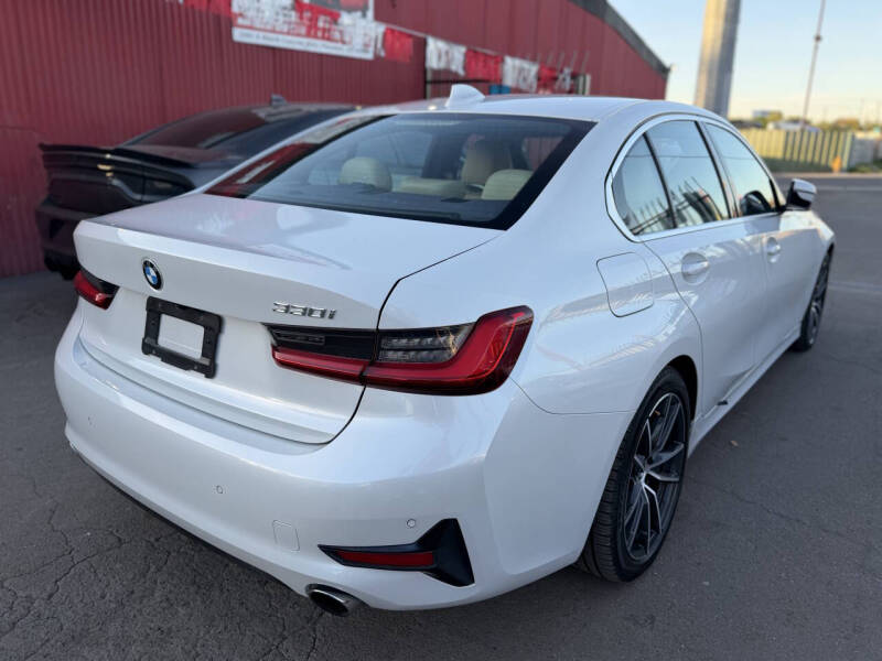 2019 BMW 3 Series 330i - Image 11