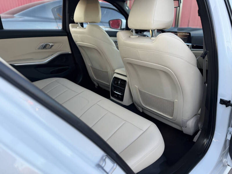 2019 BMW 3 Series 330i - Image 9