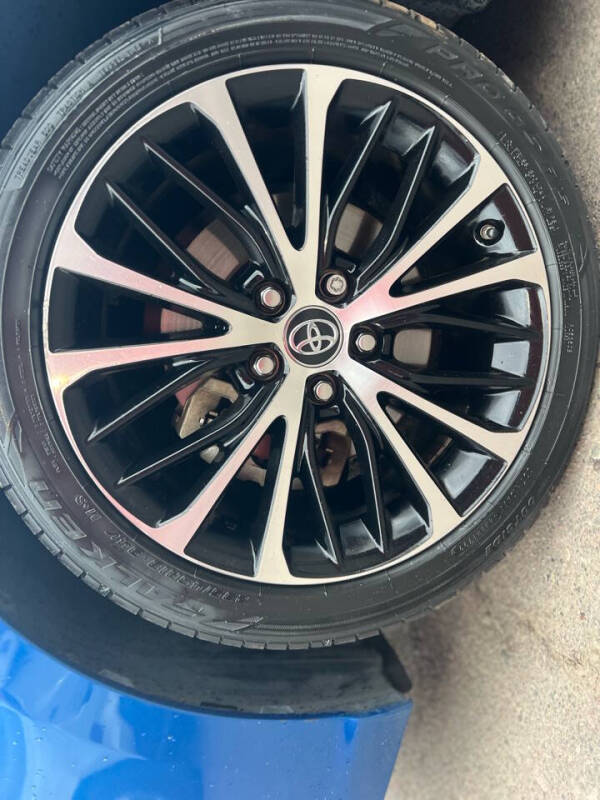 2019 Toyota Camry SE – 2.5L I4, 8-Speed Auto, FWD - Image 2