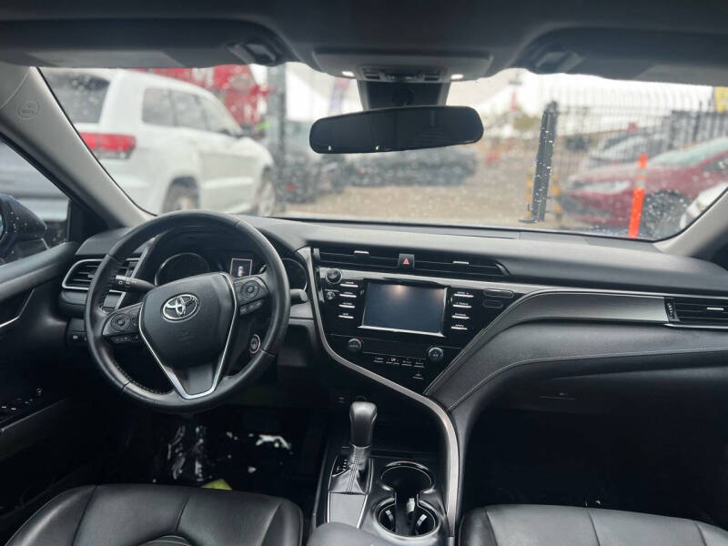 2019 Toyota Camry SE – 2.5L I4, 8-Speed Auto, FWD - Image 4