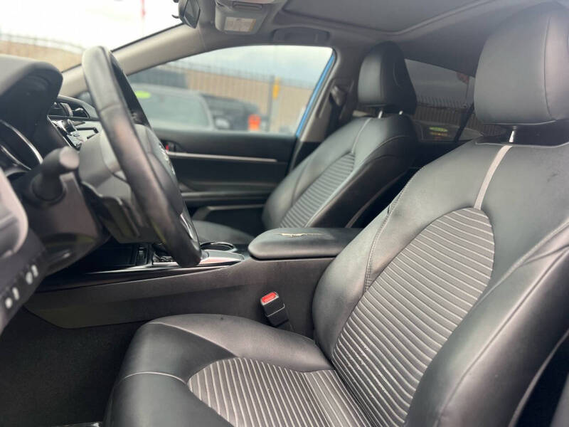 2019 Toyota Camry SE – 2.5L I4, 8-Speed Auto, FWD - Image 3