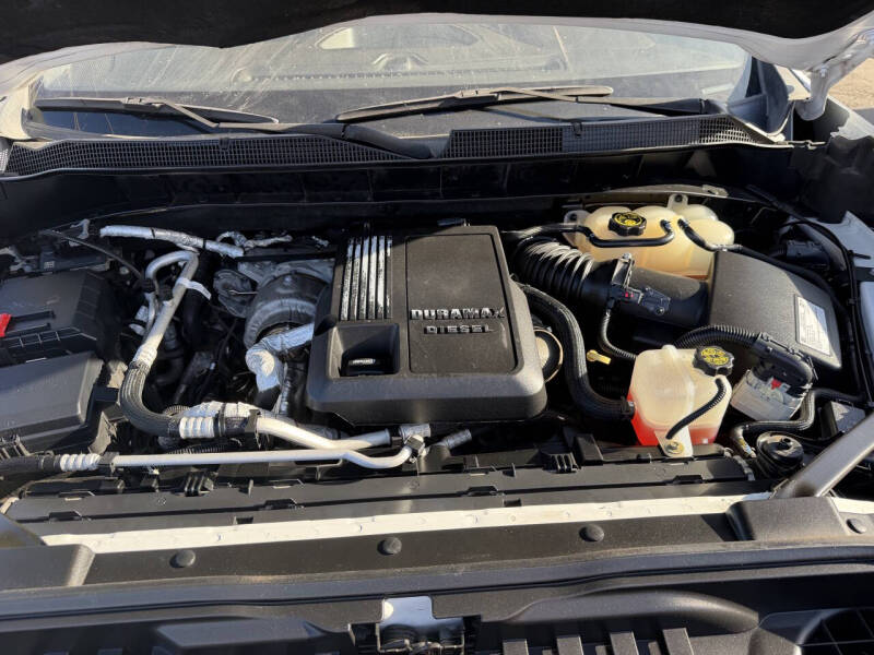 2020 Chevrolet Silverado 1500 – 3.0L Turbo-Diesel I6, 10-Speed Auto, 4X4 - Image 3