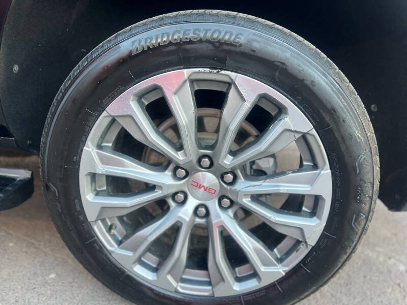 2021 GMC Yukon Denali - Image 2