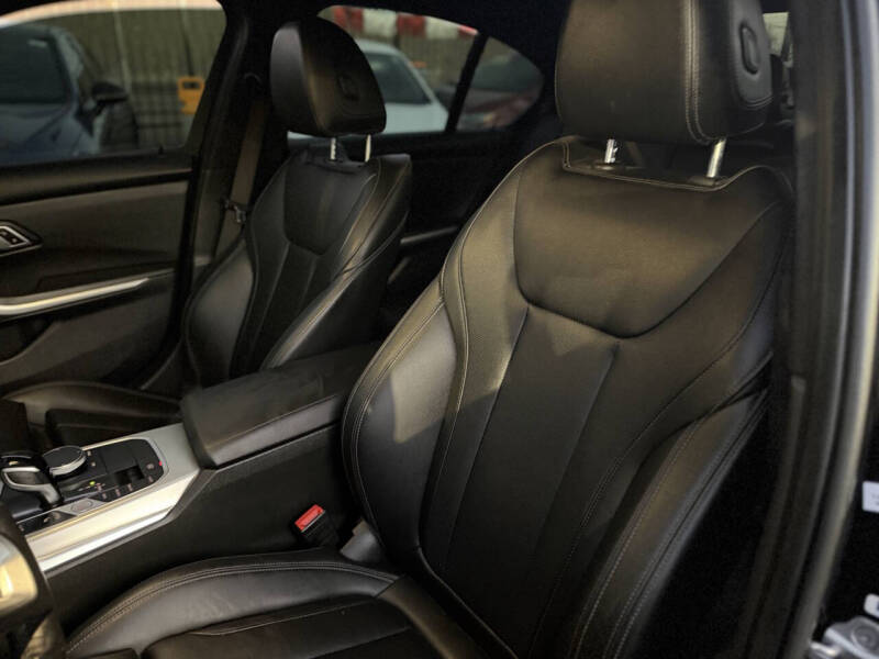2022 BMW 3 Series 330i xDrive - Image 5