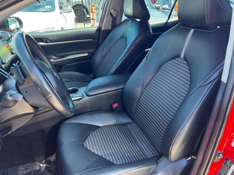 2022 Toyota Camry SE - Image 4
