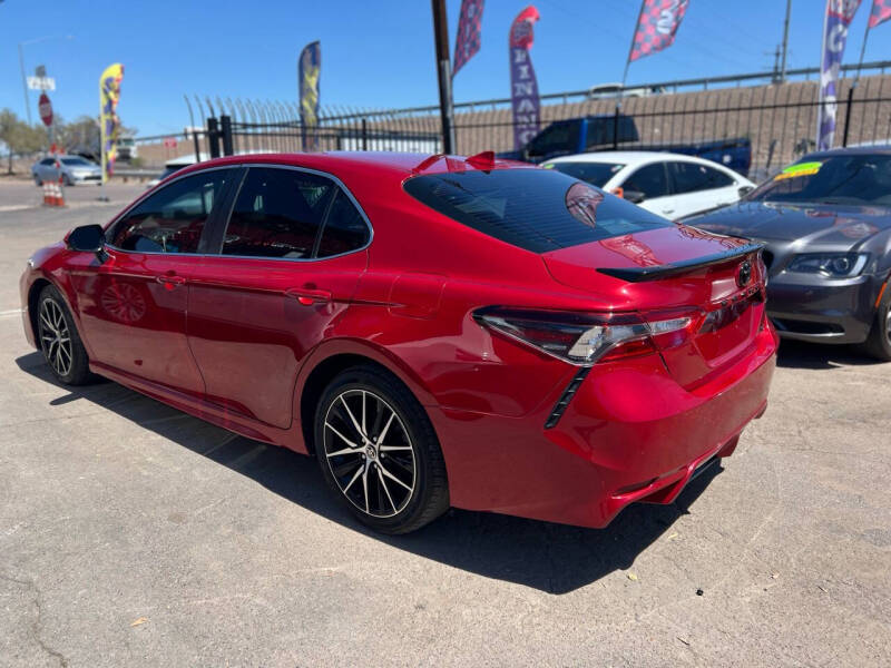 2022 Toyota Camry SE - Image 12