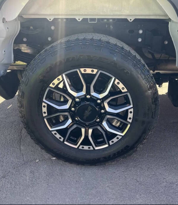 2024 Chevrolet Silverado 2500HD LT - Image 3