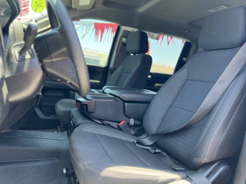 2024 GMC Sierra 2500HD Pro - Image 4